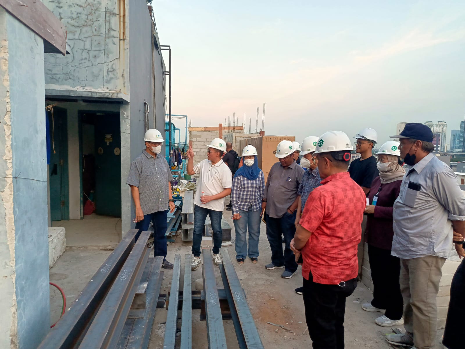 Read more about the article Clay Hotel Jakarta Lakukan Renovasi, Wujudkan CSR dengan Bangun Fasilitas Umum untuk Warga Sekita